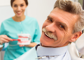 D5-symptoms-get-smile-back-with-dentures