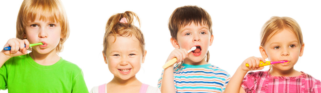 child-group-of-kids-brushing-teeth.jpg